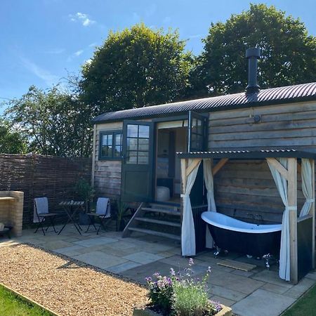 The Rabbit Warren Shepherd Hut Ketton Экстерьер фото