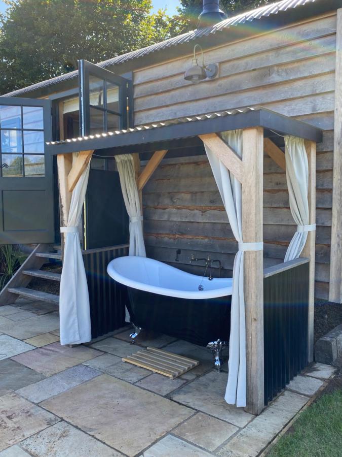 The Rabbit Warren Shepherd Hut Ketton Экстерьер фото