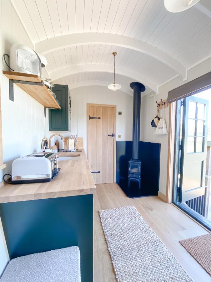 The Rabbit Warren Shepherd Hut Ketton Экстерьер фото